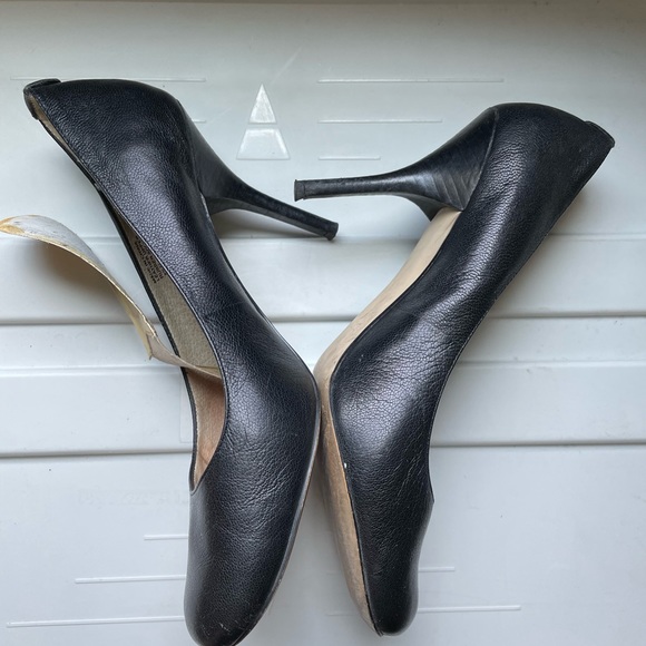 Michael Kors black leather pumps size 8.5 in very used condition (sold as-is!!!) - Picture 3 of 7